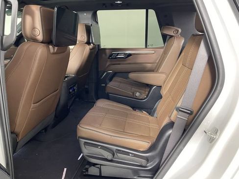 Certified 2025 Chevrolet Tahoe High Country AWD/4WD image 12
