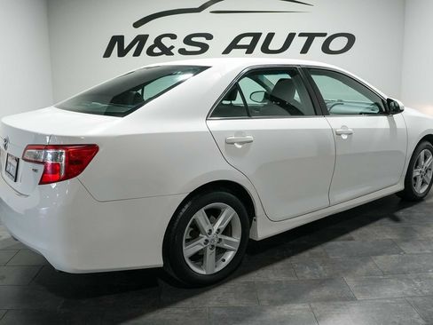 Used 2014 Toyota Camry SE FWD image 4