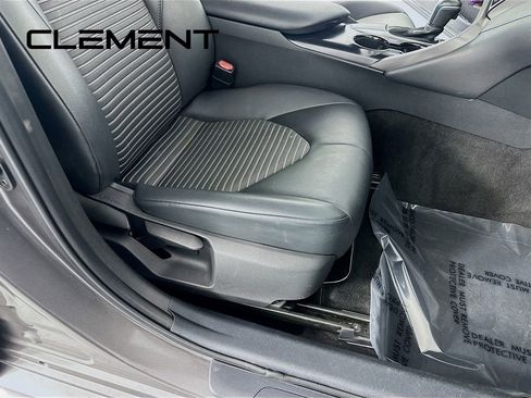 Used 2020 Toyota Camry SE image 31