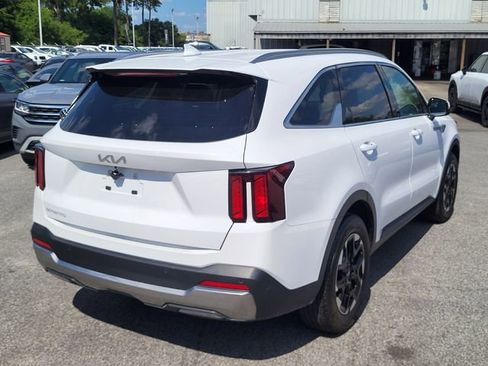 Used 2024 Kia Sorento S FWD image 2