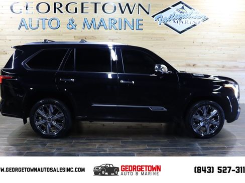 Used 2024 Toyota Sequoia Capstone image 1