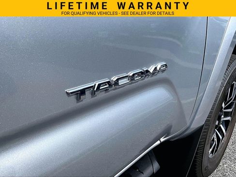 Used 2022 Toyota Tacoma TRD Sport AWD/4WD image 8