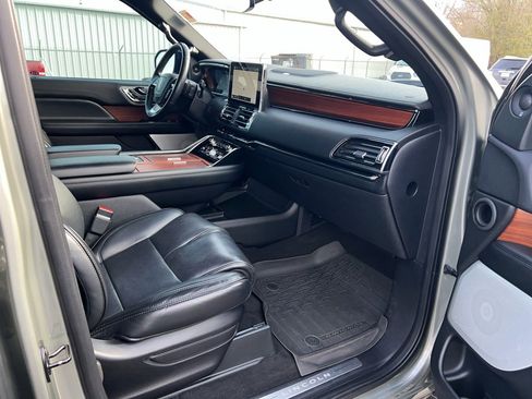 Used 2019 Lincoln Navigator Reserve image 33