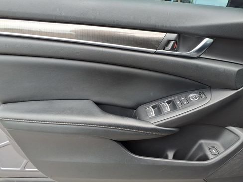 Used 2018 Honda Accord Sport image 19