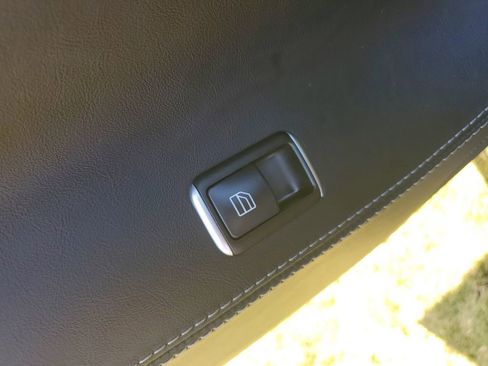 Used 2019 Tesla Model S P100D image 18