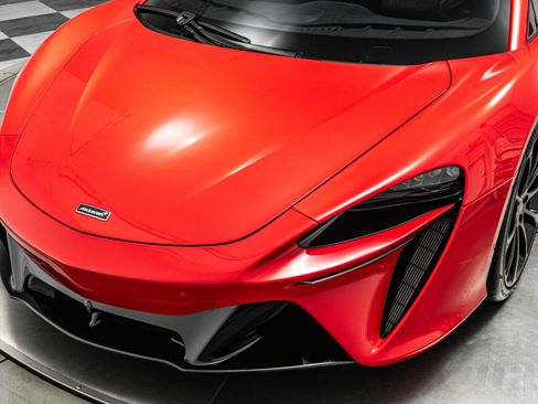 Used 2023 McLaren Artura RWD image 34