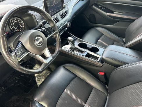 Used 2024 Nissan Altima 2.5 SR FWD image 12