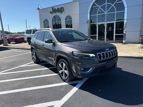 Used 2019 Jeep Cherokee Limited AWD/4WD image 2