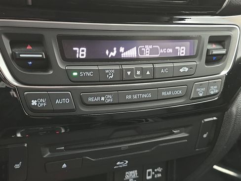 Used 2022 Honda Pilot Touring image 25