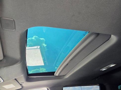 Certified 2022 GMC Sierra 2500 Denali w/ Denali Black Diamond Edition image 11