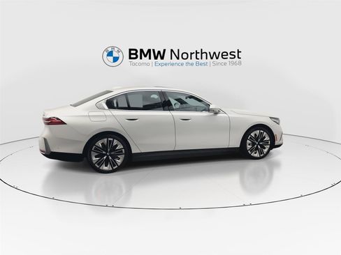 New 2026 BMW i5 eDrive40 image 4