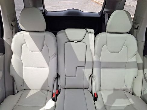 Used 2022 Volvo XC90 T5 Momentum w/ Advanced Package image 19