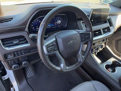 Used 2022 Chevrolet Tahoe Z71 w/ Luxury Package AWD/4WD image 10