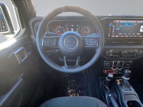 Used 2025 Jeep Wrangler Unlimited Rubicon w/ Convenience Group AWD/4WD image 6