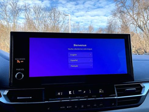 Used 2025 Toyota Sienna XLE image 34