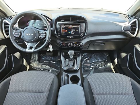 Used 2024 Kia Soul LX w/ Option Group 015 FWD image 9
