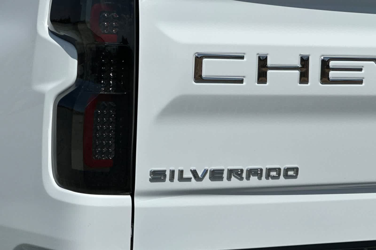 Used 2024 Chevrolet Silverado 1500 LT w/ Z71 Off-Road Package AWD/4WD image 13