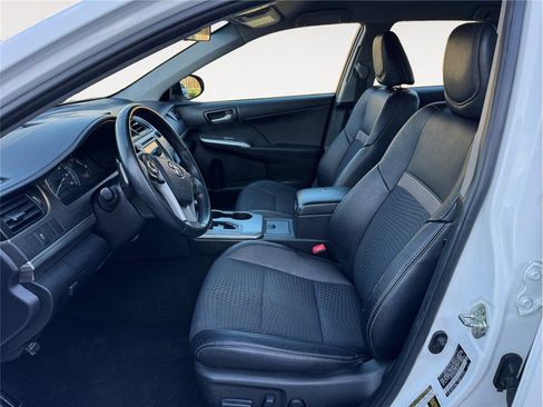 Used 2014 Toyota Camry SE FWD image 9