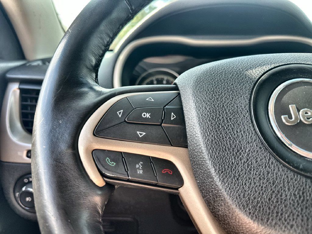 Used 2016 Jeep Cherokee Limited AWD/4WD image 23