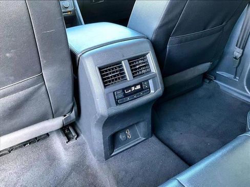 Used 2018 Volkswagen Atlas SE image 25