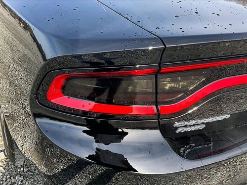 Used 2017 Dodge Charger SXT image 28