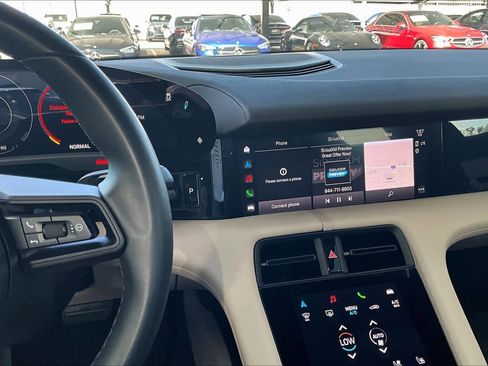 Used 2022 Porsche Taycan image 6