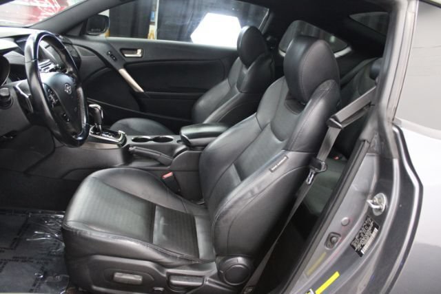 Used 2016 Hyundai Genesis Coupe 3.8 RWD image 11