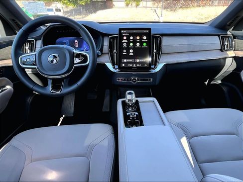 Used 2026 Volvo XC90 B6 Plus w/ Protection Package Premier AWD/4WD image 17