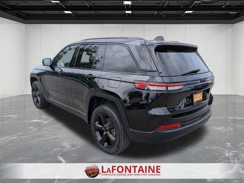 Certified 2023 Jeep Grand Cherokee Altitude AWD/4WD image 3