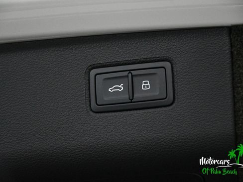 Used 2023 Bentley Bentayga AWD/4WD image 19