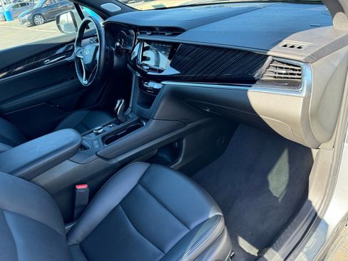 Used 2025 Cadillac XT6 Premium Luxury image 13