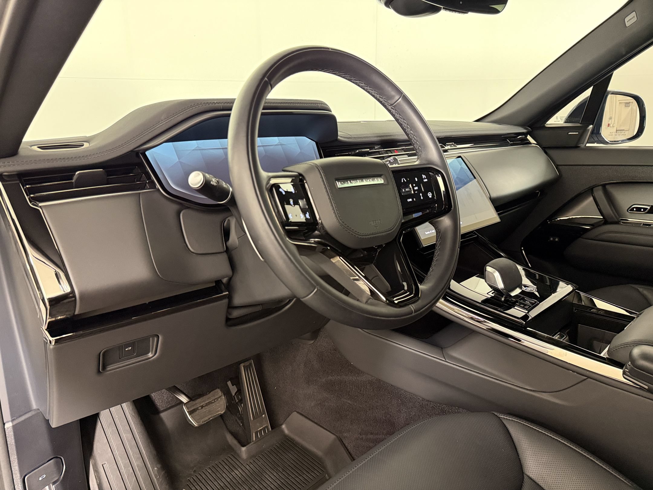 Used 2024 Land Rover Range Rover Sport Dynamic SE AWD/4WD image 4