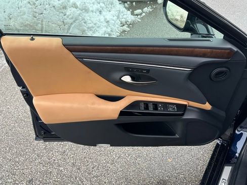 Used 2024 Lexus ES 350 w/ Premium Package image 14