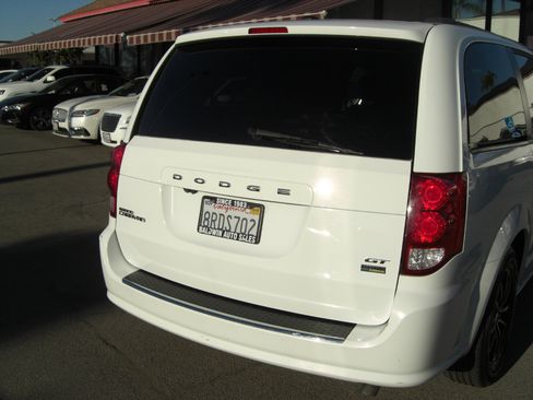 Used 2019 Dodge Grand Caravan GT image 12