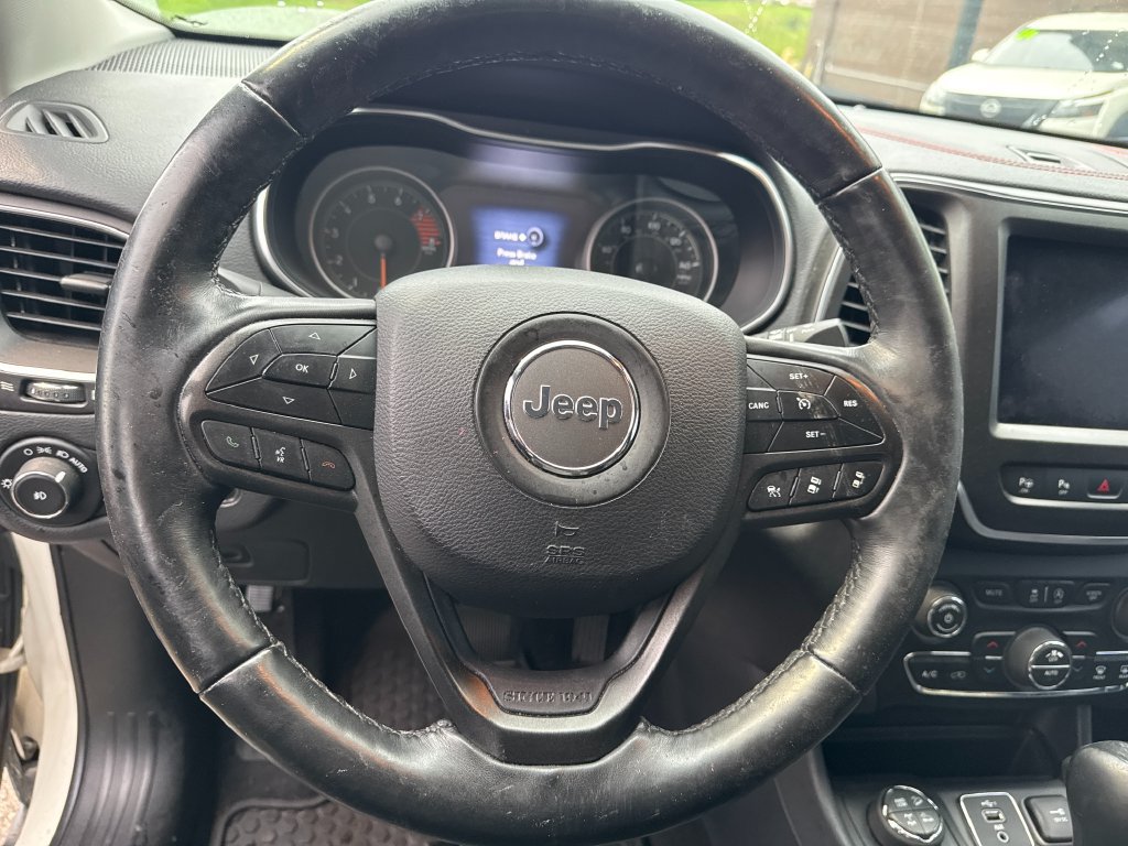 Used 2019 Jeep Cherokee Trailhawk AWD/4WD image 11