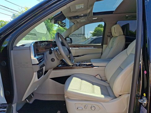 Used 2025 Cadillac Escalade Sport Platinum w/ LPO, Floor Liner Package AWD/4WD image 14