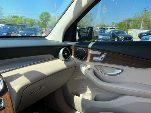 Used 2021 Mercedes-Benz GLC 300 4MATIC image 19