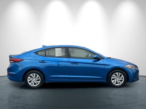 Used 2017 Hyundai Elantra SE FWD image 3