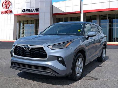 Used 2021 Toyota Highlander LE FWD image 5