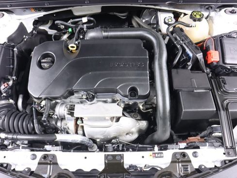 Used 2020 Chevrolet Malibu LT image 38