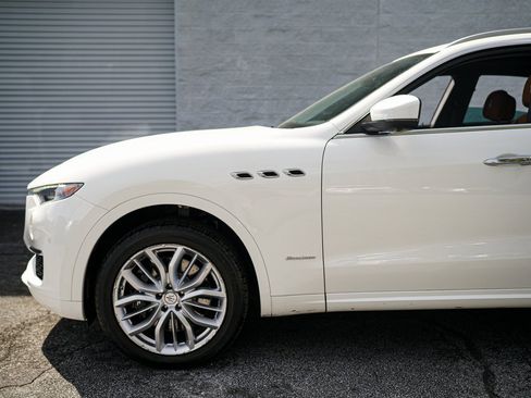 Used 2021 Maserati Levante S GranLusso image 10