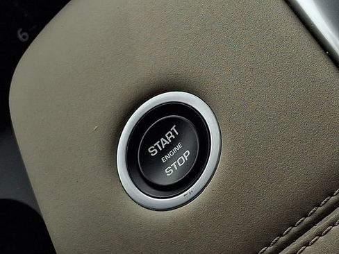 Used 2020 Land Rover Discovery Sport SE AWD/4WD image 24