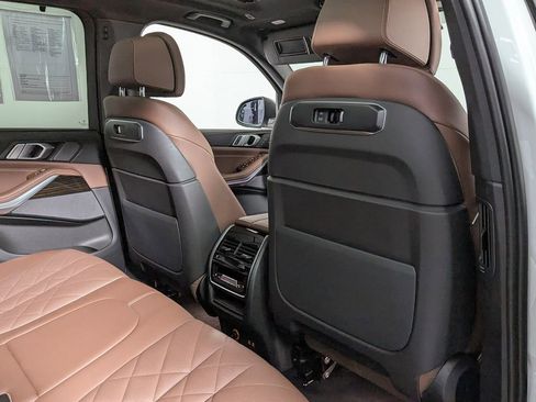 Used 2025 BMW X5 xDrive40i w/ Climate Comfort Package image 39