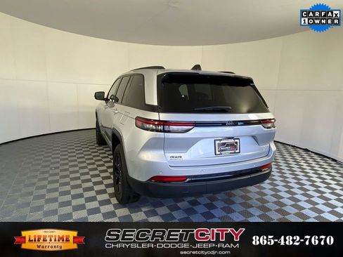 Used 2024 Jeep Grand Cherokee Altitude image 5