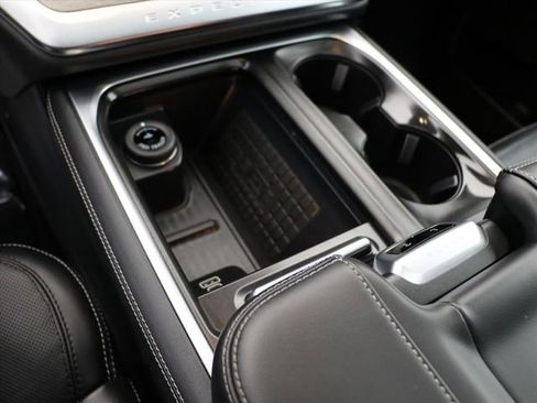 Used 2025 Ford Expedition Platinum image 23