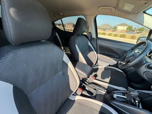Used 2022 Nissan Versa SV FWD image 29