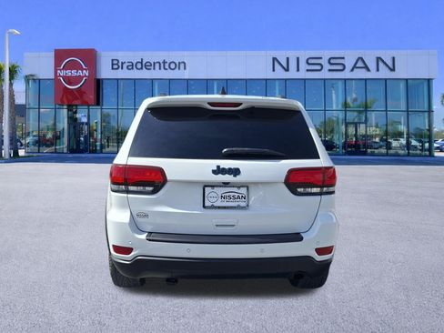 Used 2019 Jeep Grand Cherokee Laredo RWD image 6