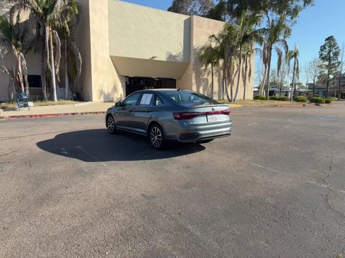 Used 2025 Volkswagen Jetta SE image 16