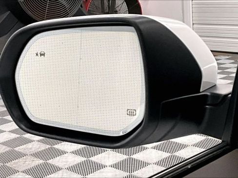 Used 2025 GMC Acadia Denali w/ Super Cruise Package image 37