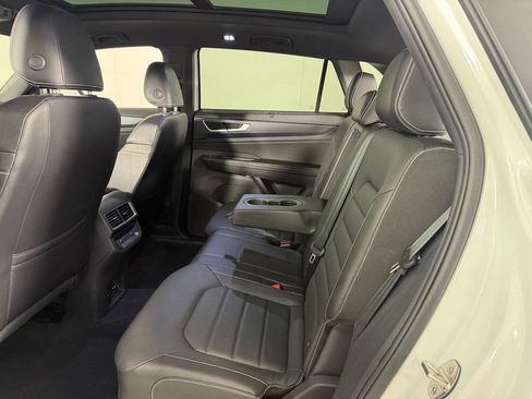Used 2024 Volkswagen Atlas Cross Sport SEL R-Line AWD/4WD image 19